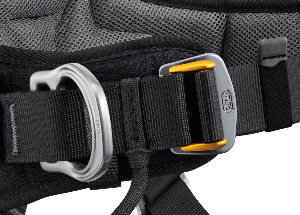 The waistbelt is equipped with self-locking DOUBLEBACK PLUS buckles, allowing quick and easy adjustment.