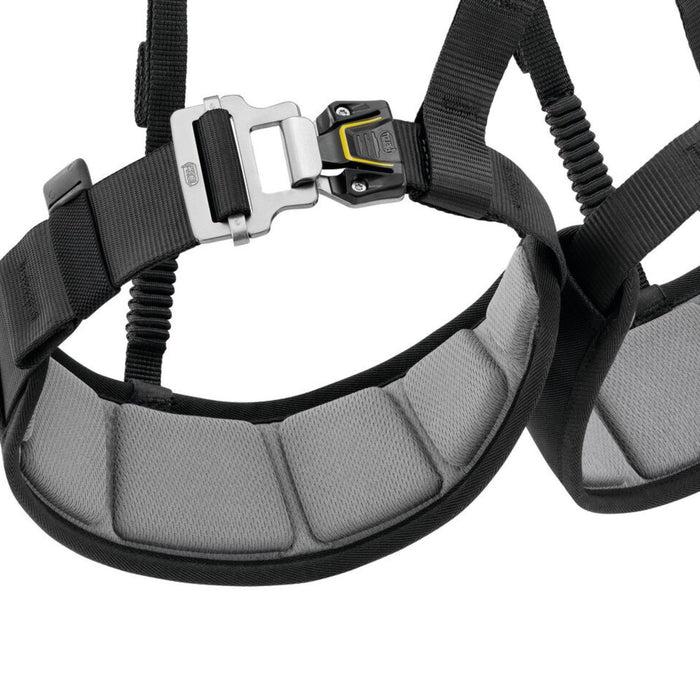 Petzl Falcon Seat Harness Leg loops are equipped with FAST LT buckles for quick and easy adjustment.