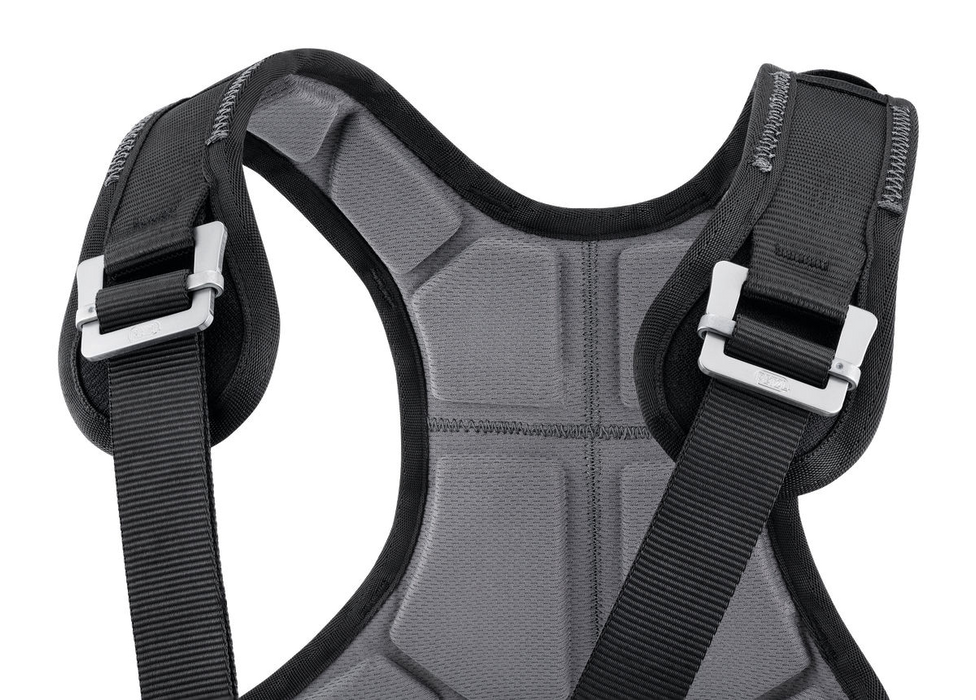 Petzl Chest Air Chest Rescue Harness Close up of the Back and shoulder straps lined with 3D foam padding and are widely spaced to reduce chafing and provide additional comfort while hanging.